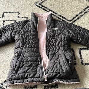 Girl’s Northface coat. Size 14-16 (large) gray and pink.